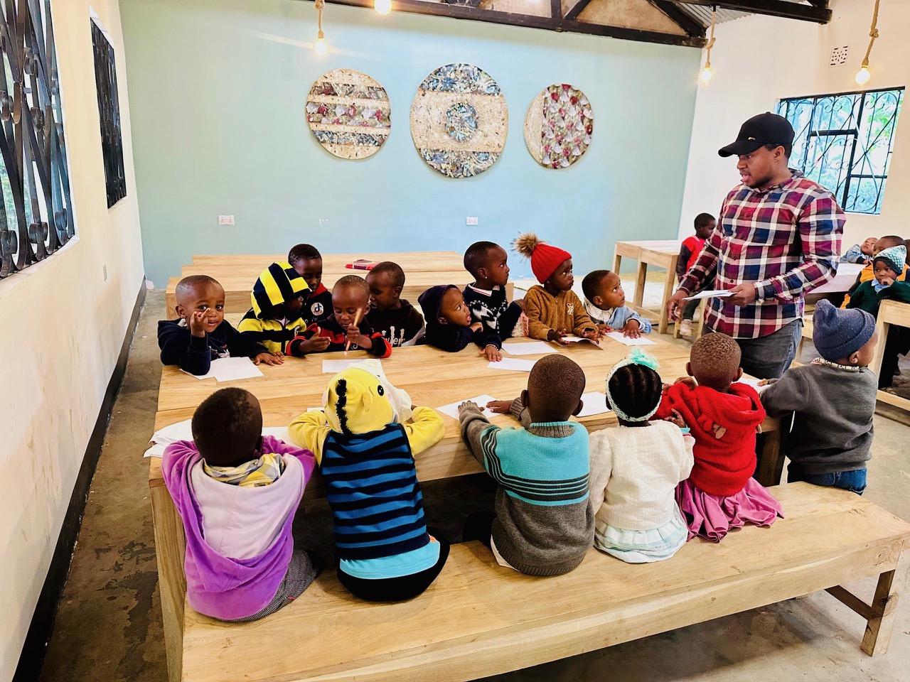 Volunteer teaching the kindergarten class